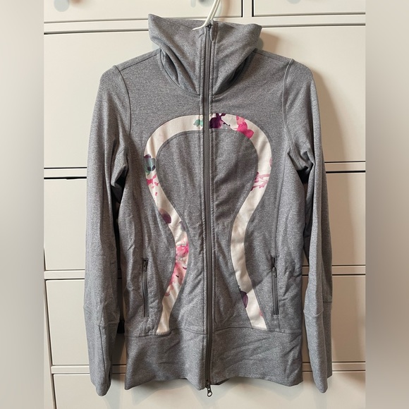 Lululemon zip up. Size 6, tag attached. - Picture 1 of 3